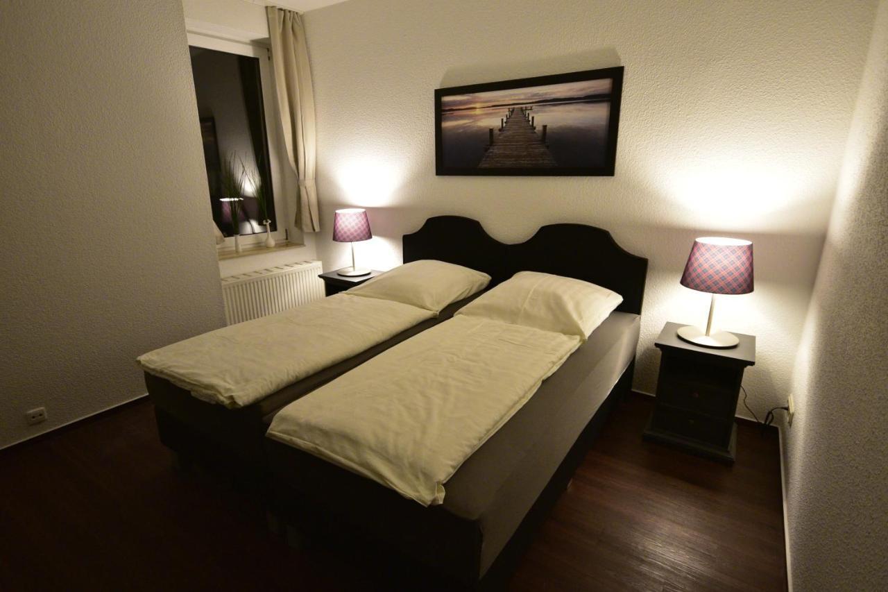 Pension Am Schloss ชเวียรีน ภายนอก รูปภาพ